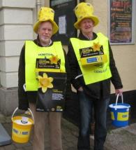 Lions Tom and Trev with their big yellow hats