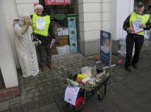 Lion Steve and Roy with Christmas Wheelbarrow in Honiton and friend