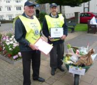 Lion Roy and John with raffle prize